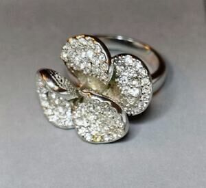 BEAUTIFUL PAVE-SET FLOWER COSTUME RING - SILVER AND RHINESTONE - SIZE 7